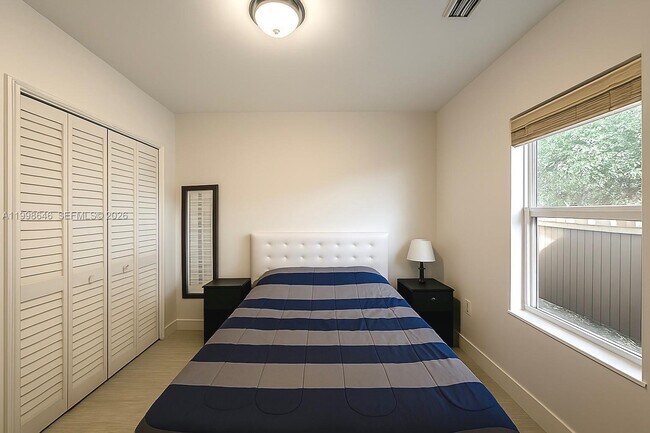 Building Photo - 116 NW 4th Ave