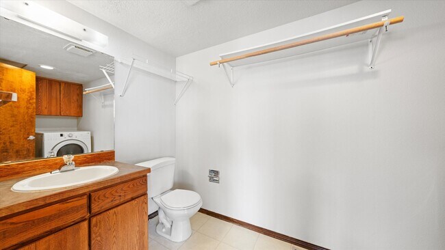 Building Photo - Spacious 4-Level Home with Panoramic Views for Lease – Hills West, South Richland – $2,800/mo