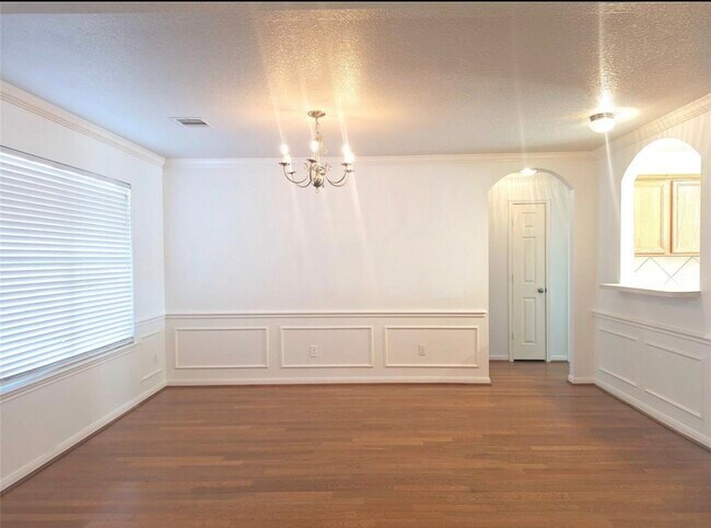 Building Photo - 17124 Gleneagle Dr S