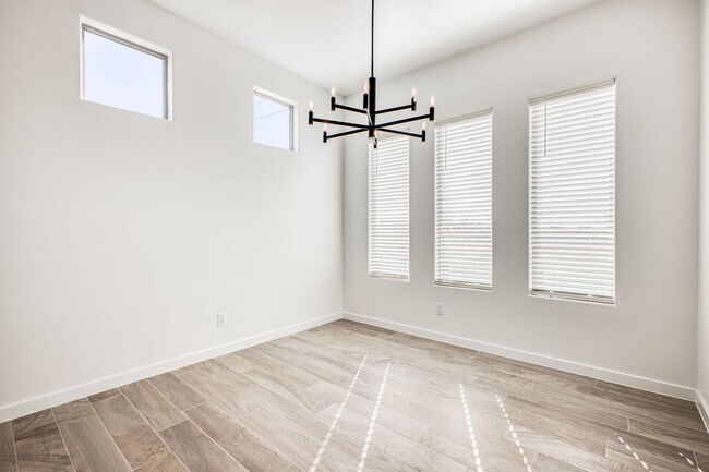 Building Photo - Beautiful East side House 4 bed-2.5 baths, part of The Overlook Casa Club that includes Swimming ...