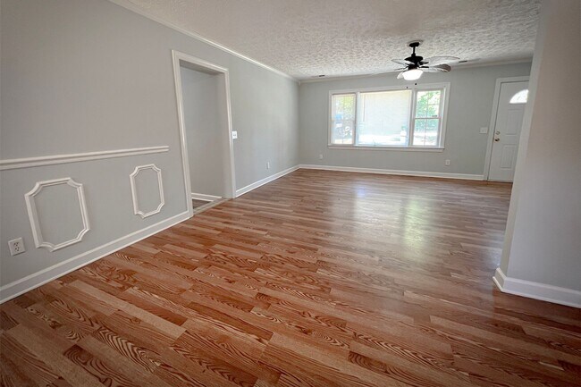 Building Photo - 4bd/2.5ba Brick Ranch Home in Kings Grant. NO STUDENTS/NO CATS