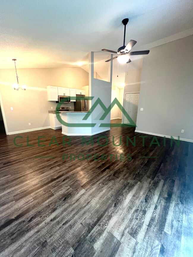 Building Photo - WINTER IS COMING! REDUCED RENT - $1799