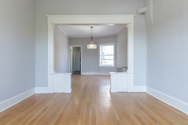 Building Photo - 4754 N Lincoln Ave
