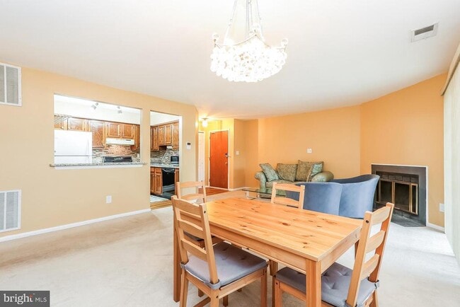 Building Photo - 306 Trinity Ct