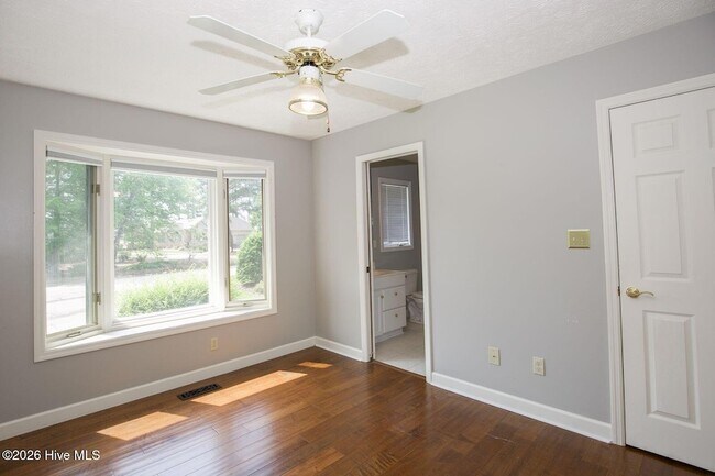 Building Photo - 1205 Greenbriar Dr