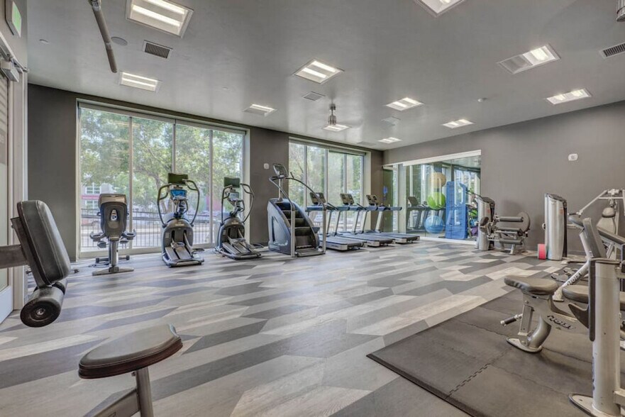 Building Photo - 489 E 400 S