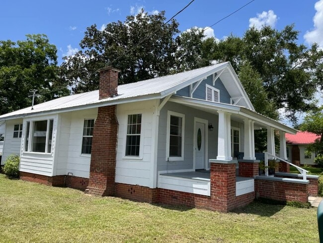 Building Photo - 145 Live Oak Ave W