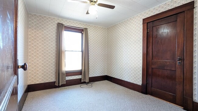 Building Photo - Cozy two bed in quiet town