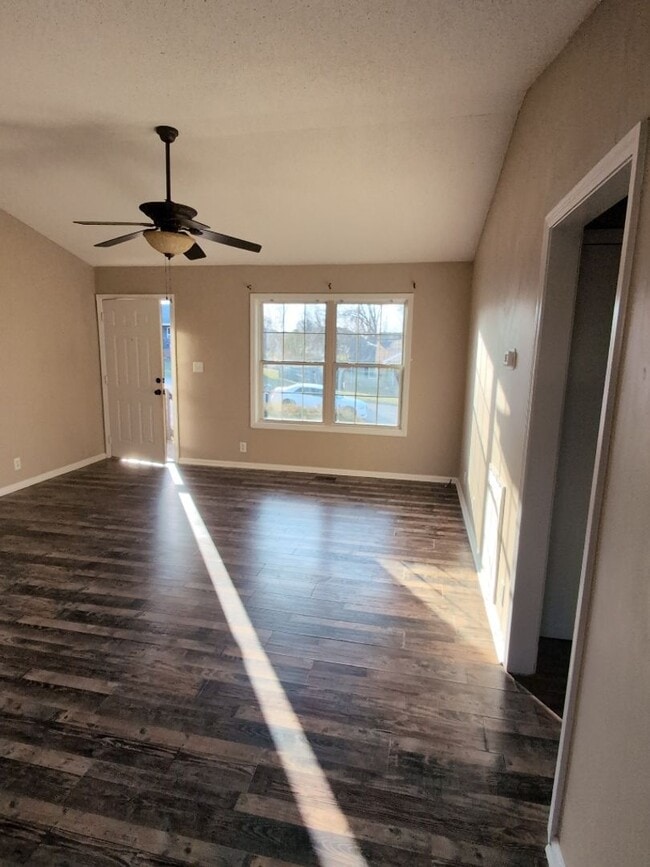 Building Photo - 1319 Chucker Dr