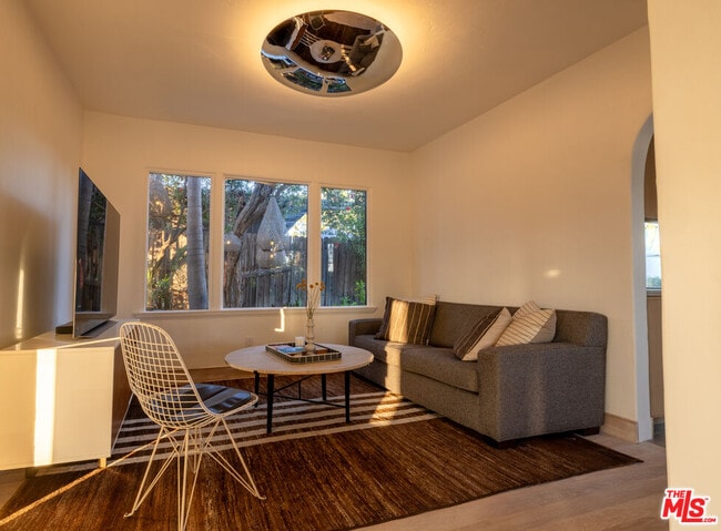 Building Photo - 2516 Silver Lake Terrace