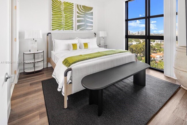 Building Photo - 2800 SW 27th Terrace