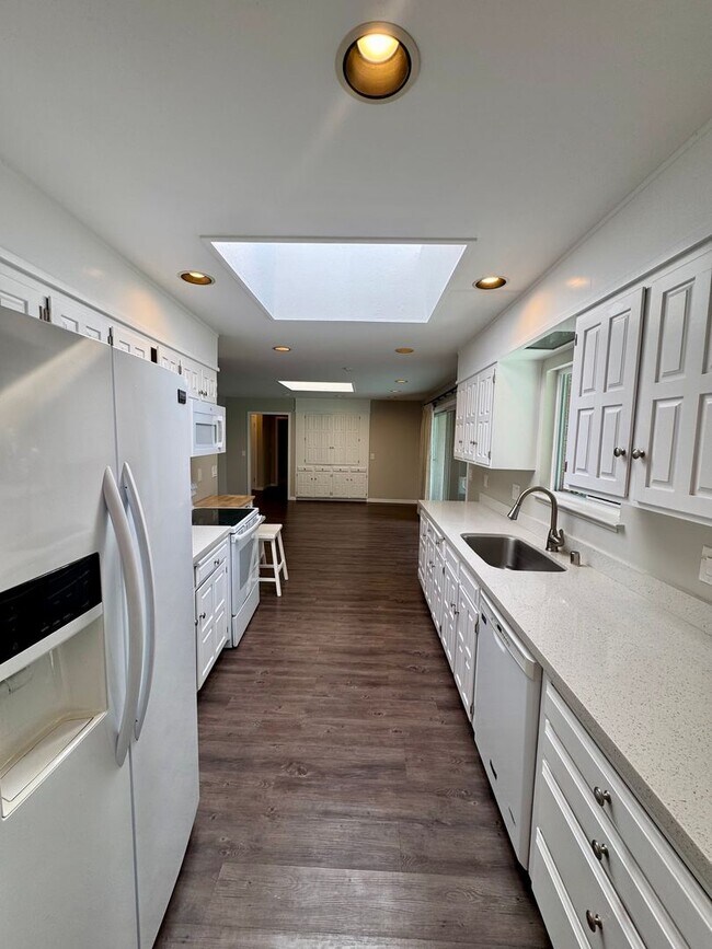 Building Photo - Spacious Single Level Home with Swimming Pool in Alamo Available Now!