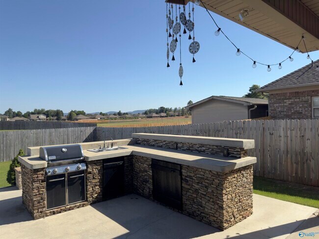 Building Photo - 2444 Bell Manor Dr SW