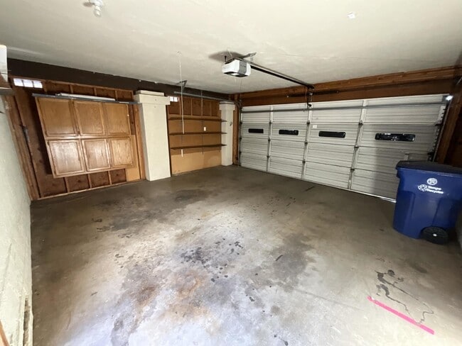 Building Photo - 3229 S Fairfield Dr