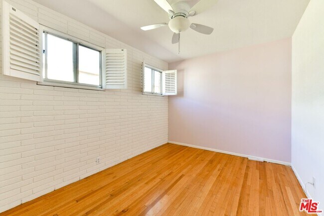 Building Photo - 2033 Cloverfield Blvd