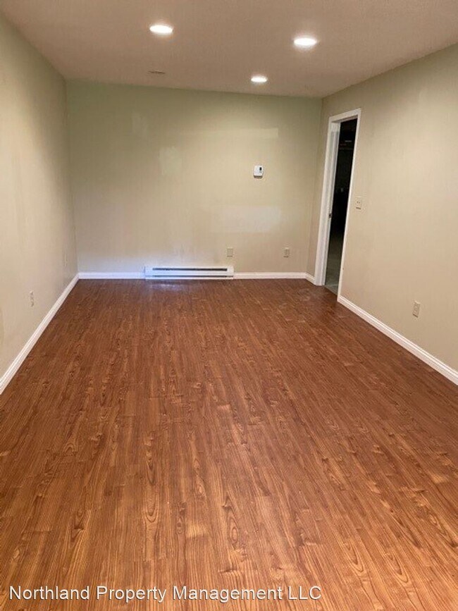 Building Photo - 3 br, 1.5 bath House - 3184 Rennie St