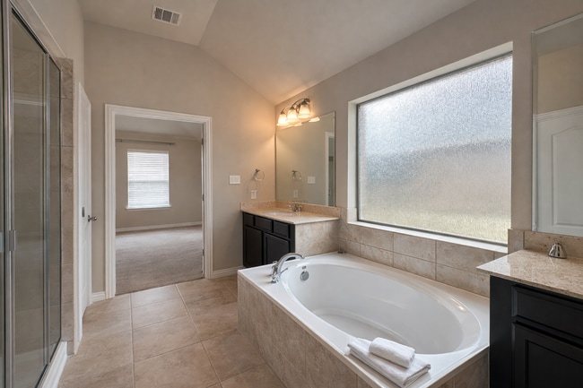 Building Photo - 3 BED 2 BATH NEW MANAGEMENT!!!!