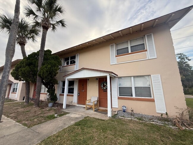 Building Photo - Beautiful 2 Bed 1.5 Bath Townhome AVAILABLE IMMEDIATELY!