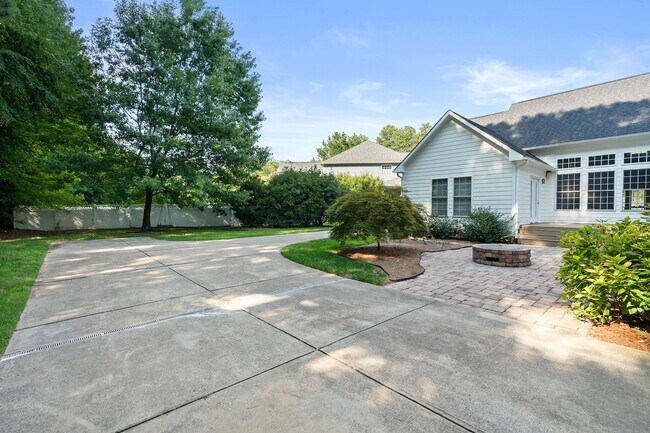 Building Photo - Welcome to Governor's Village Sprawling one level living with added Bonus space