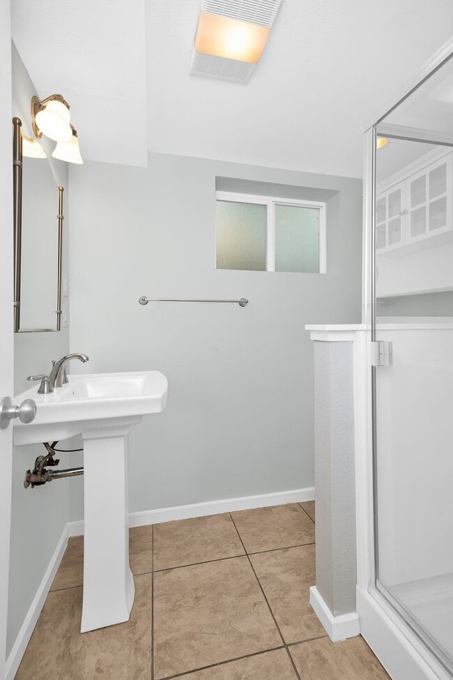 Building Photo - 17145 NE 5th Pl