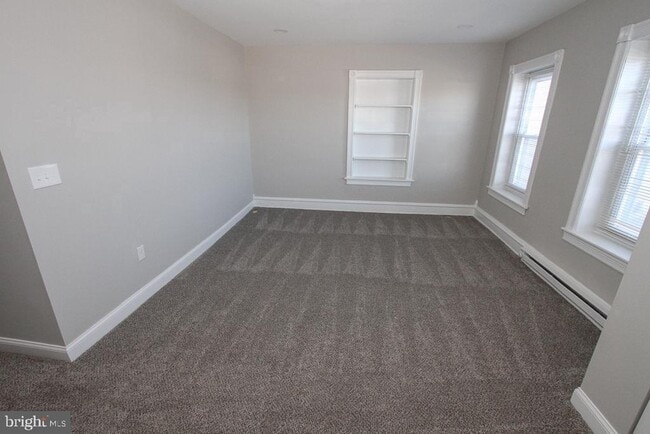 Building Photo - 700 Main St