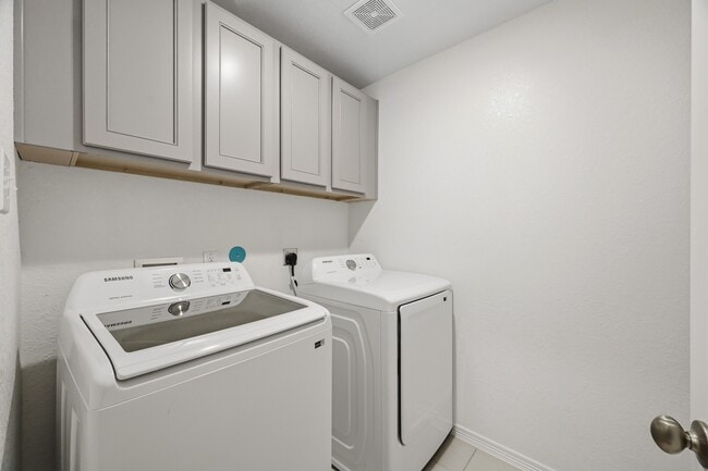 Building Photo - 8050 Scanlan Trce