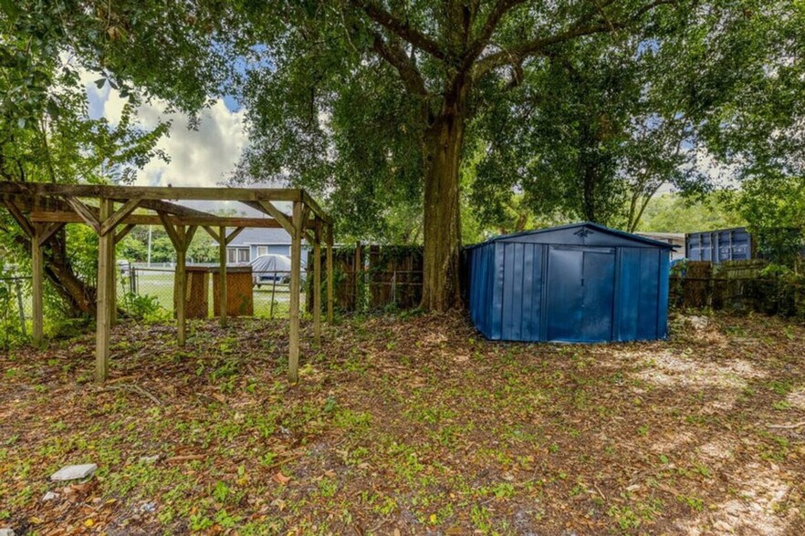 Building Photo - 1629 N Goldenrod Rd