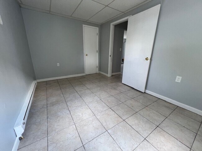 Building Photo - 33 Leland Ave