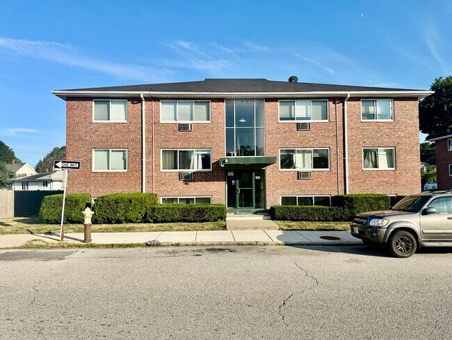 Building Photo - 195 Salem St