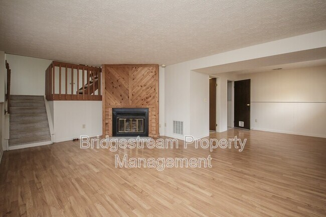 Building Photo - 2421 Bentree Ct