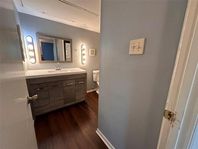 Building Photo - 8433 Hearth Dr