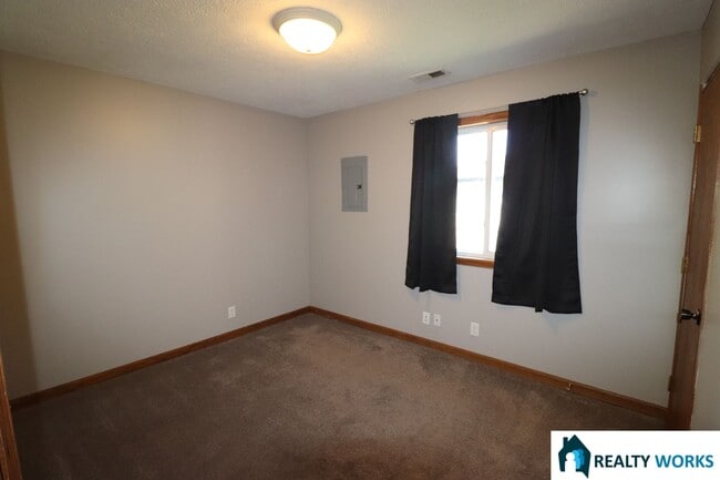 Building Photo - Lovely 3 Bedroom, 1 bath house available now.