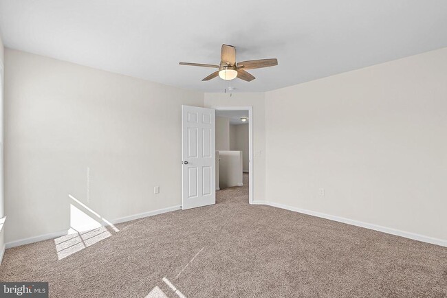 Building Photo - 100 Holiday Ct