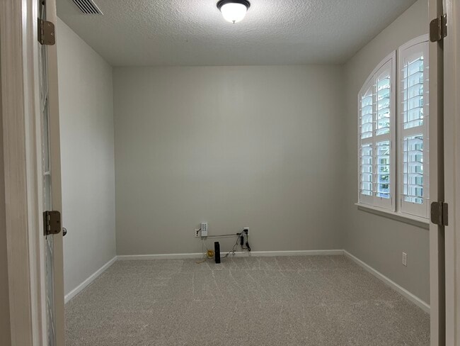 Building Photo - 6929 Azalea Grove Dr