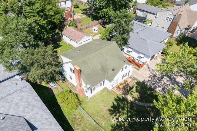 Building Photo - 2945 Roosevelt Rd