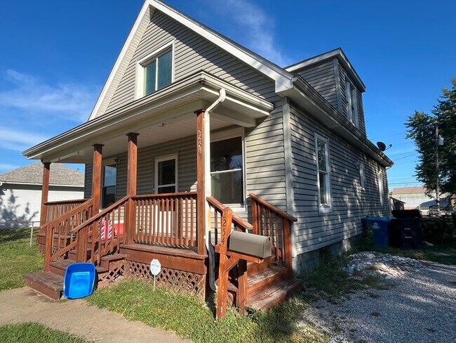 Building Photo - 2254 Lee Ave