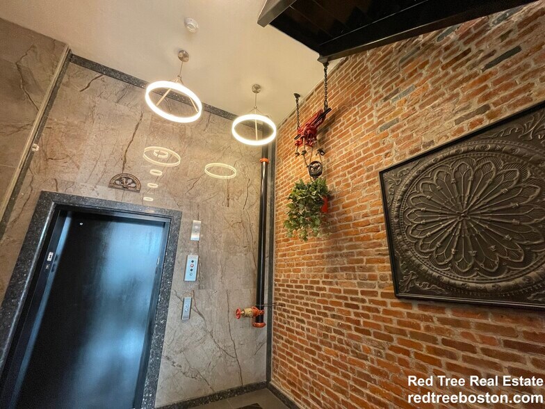 Building Photo - 1016 Commonwealth Ave