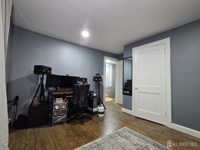 Building Photo - 83 John St