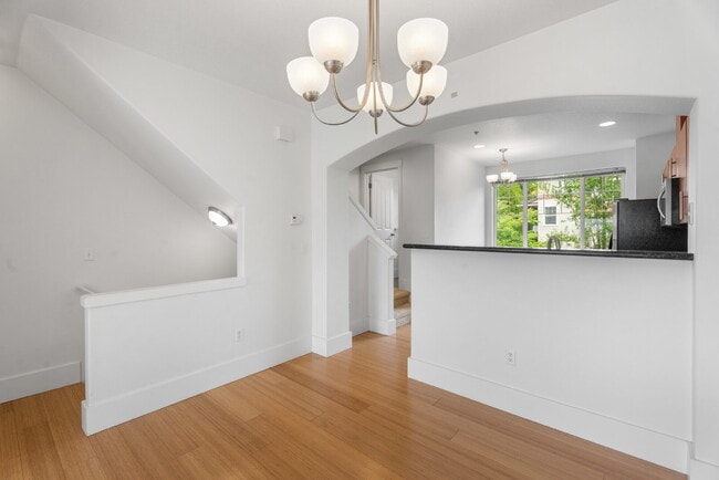 Building Photo - Spacious 3-Level Townhome for Rent in Prime Location