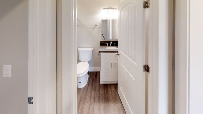 Building Photo - Usually rents to 6-12 people! Renovated, L...