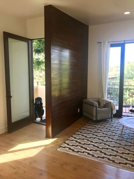 Building Photo - 1072 Amoroso Pl