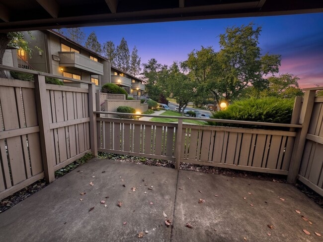Building Photo - 101 Kinross Dr