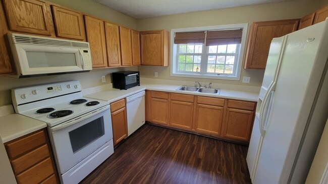 Building Photo - Price Reduction! 2 Bed, 2 Bath Home in Gre...