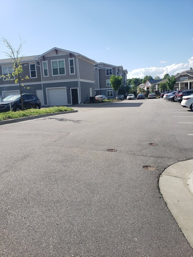 Building Photo - 3301 Boulder Pointe Dr