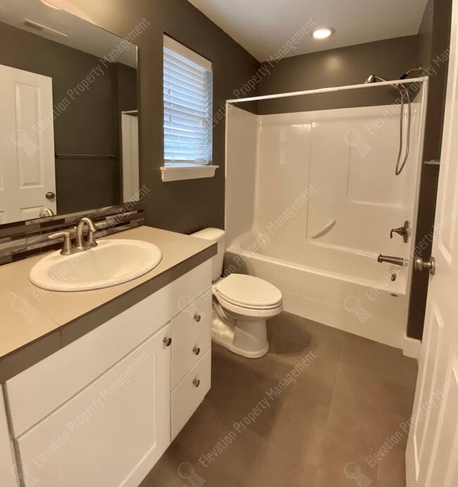 Building Photo - 3-BR Craftsman home in NE Bend- Boyd Acres