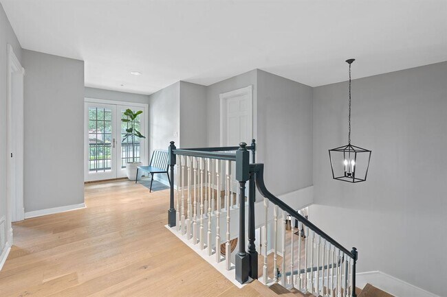 Building Photo - 129 The Hills Dr