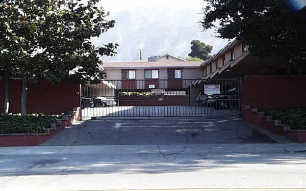 Building Photo - Altadena Townhouse Apartments