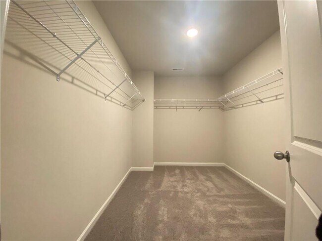 Building Photo - 4679 Fullerton Dr