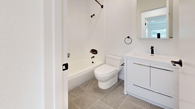 Building Photo - 2035 Castro St