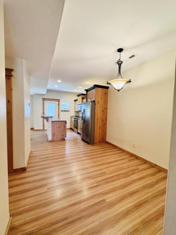 Building Photo - 1043 Rd Runner St